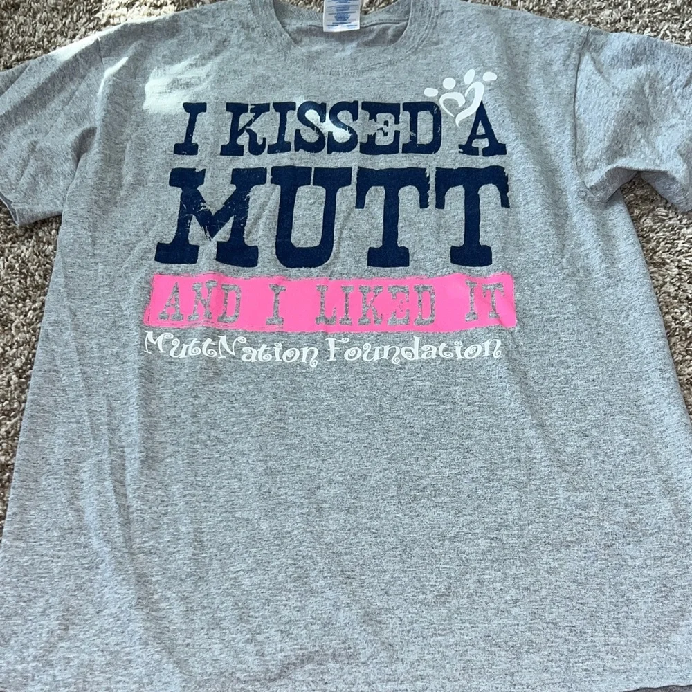 Miranda Lambert’s Mutt Nation Foundation Tee “I Kissed a Mutt and I Liked It” - Picture 5 of 7